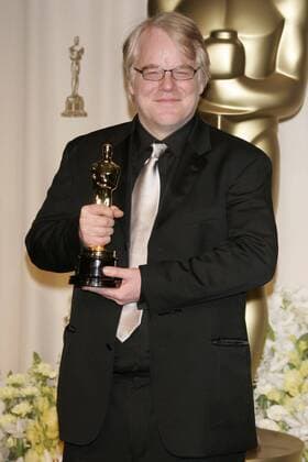OSCARS. Bester Hauptdarsteller. Preisträger 2001-2010 Mar 05, 2006; Hollywood, CA, USA; OSCARS 2006: PHILIP SEYMOUR HOFFMAN in the press room with his Oscar for Best Performance by an Actor in a Leading Role for Capote at the 78th Annual Academy Awards held at the Kodak Theatre in Hollywood. Mandatory - ZUMAo05_ 20060305_cob_o05_322 Copyright: xLisaxO Connorx