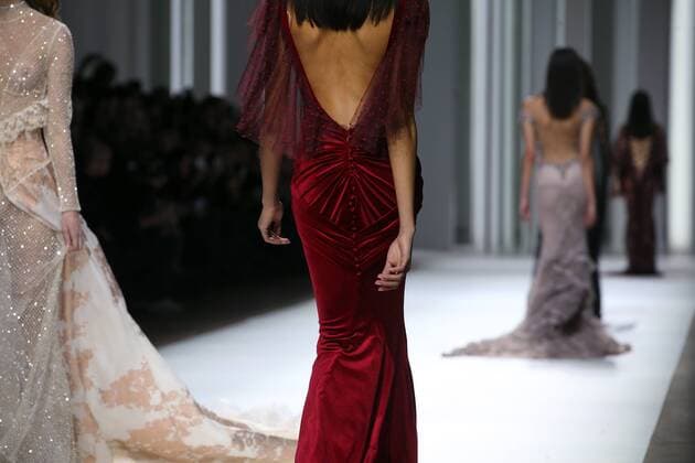 A model takes to the catwalk during the presentation of Galia Lahav s show as part of the Fall-Winter 2017-18 fashion collections in Paris on January 26, 2017.  PAR20170126111 MAYAxVIDON-WHITE