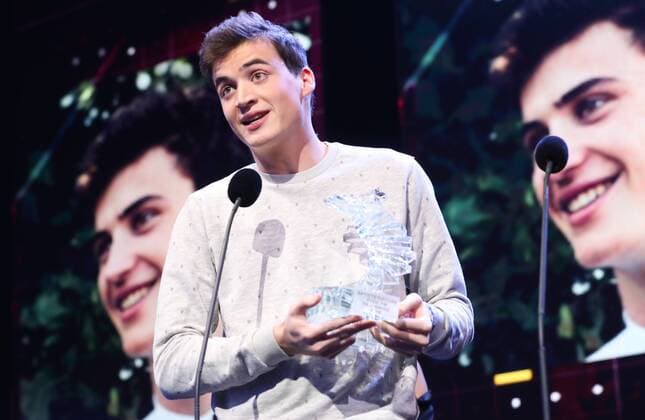 Henry PFR receives an award during the second edition of the D6bels music awards for artists of Federation Wallonie-Bruxelles, Thursday 26 January 2017.  VIRGINIExLEFOUR 05034095