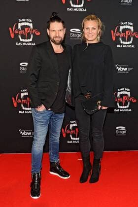 Premiere: Tanz der Vampire - Das Musical . Kai Schwarz und Magdalena Brzeska anläßlich der Premiere des Musicals Tanz der Vampire am 26.01.2017 im Stage Apollo Theater Stuttgart.