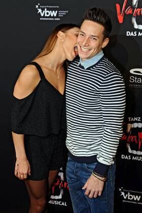Premiere: Tanz der Vampire - Das Musical . Kunstturner Marcel Nguyen und Michelle Timm anläßlich der Premiere des Musicals Tanz der Vampire am 26.01.2017 im Stage Apollo Theater Stuttgart.