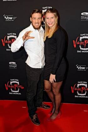 Premiere: Tanz der Vampire - Das Musical . Ringerin Aline Focken und Jan Rotter anläßlich der Premiere des Musicals Tanz der Vampire am 26.01.2017 im Stage Apollo Theater Stuttgart.