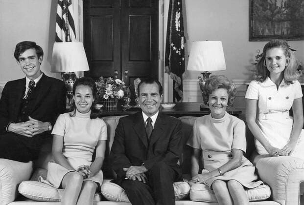March 21, 2006 - U.S. President Richard Nixon, (center), with son-in-law David Eisenhower, Julie Nixon Eisenhower, Pat Nixon, Tricia Nixon, Portrait, White House, Washington DC, USA, 1969 - ZUMAg145 20060321_zap_g145_1417 Copyright: xJTxVintagex
