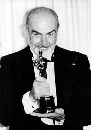 OSCARS. Bester Nebendarsteller. Preisträger 1981-1990 Apr. 12, 2006 - SEAN CONNERY WITH HIS BEST SUPPORTING ACTOR AWARD AT THE OSCARS , 60TH ANNUAL ACADEMY AWARDS 1988. - ZUMAg49_ 20060412_baf_g49_006 Copyright: xGlobexPhotosx