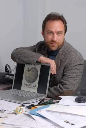 May 01, 2006 - St. Petersburg, Florida, USA - Wikipedia founder JIMMY WALES sits at his desk in his office in St. Petersburg, Florida, May 1, 2006. - ZUMAe50_ 20060501_jab_e50_911 Copyright: xPhelanxEbanhackx