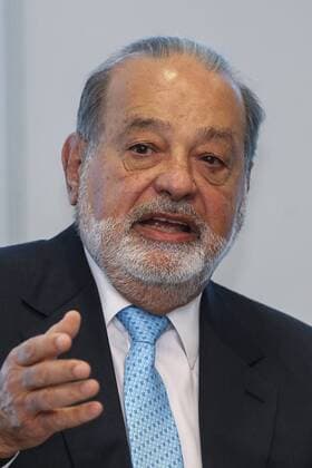 Mexican tycoon Carlos Slim participates in a press meeting offered in Mexico City, Mexico, on 27 January 2017. Slim said the best border wall is generate job opportunities and questioned US President Donald Trump for posing regressive utopias with his protectionist policies. Carlos Slim s Nuestra Visión television network, created by Mexicans and to Mexicans in the United States, will start broadcasting in about two to three months, Slim said. EFE Alex Cruz Slim: The best frontier wall is generate employment opportunities in Mexico !ACHTUNG: NUR REDAKTIONELLE NUTZUNG!  MEX20 20170127-636211582131694043