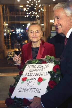 Erni Mangold und Peter Kremslehner bei der Premieren-Party des Theaterstücks Harold und Maude sowie der Geburtstagsfeier zum 90. Geburtstag von Erni Mangold im Hotel Regina.Wien, 26.01.2017 Foto:xF.xJ.xMorgenbesserx xFuturexImage