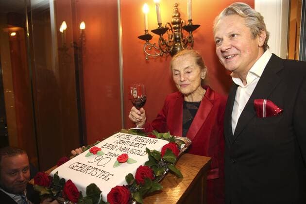 Erni Mangold und Herbert Föttinger bei der Premieren-Party des Theaterstücks Harold und Maude sowie der Geburtstagsfeier zum 90. Geburtstag von Erni Mangold im Hotel Regina.Wien, 26.01.2017 Foto:xF.xJ.xMorgenbesserx xFuturexImage