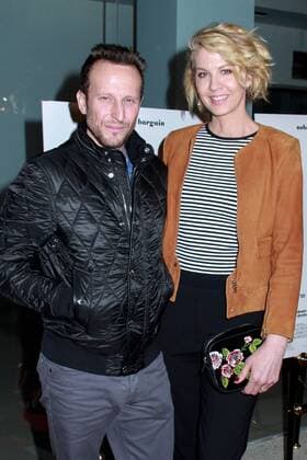 Jenna Elfman und ihr Ehemann Bodhi Elfman bei der The Comedian Film Premiere am 27.01.2017 in Los Angeles Sony Pictures Classics The Comedian Film Premiere in Los Angeles, 2017 