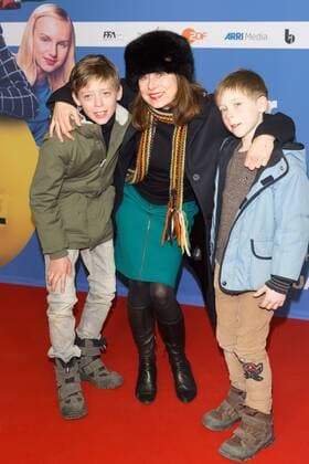 Inka Friedrich mit ihren Kindern Moritz und Leonard - Premiere des Kinofilms Timm Thaler oder das verkaufte Lachen im Zoo Palast Berlin am 29.01.2017. Premiere Timm Thaler oder das verkaufte Lachen