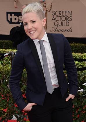 Actress Hannah Hart arrives for the the 23rd annual SAG Awards held at the Shrine Auditorium in Los Angeles on January 29, 2017. The Screen Actors Guild Awards will be broadcast live on TNT and TBS.  LAP20170129044 JIMxRUYMEN