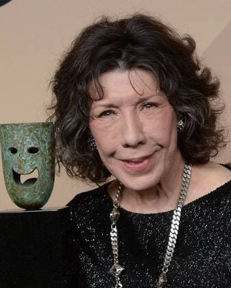 Actress Lily Tomlin appears backstage with her award for Lifetime Achievement during the the 23rd annual SAG Awards held at the Shrine Auditorium in Los Angeles on January 29, 2017. The Screen Actors Guild Awards will be broadcast live on TNT and TBS.  LAP20170129291 JIMxRUYMEN