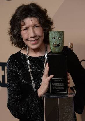 Actress Lily Tomlin appears backstage with her award for Lifetime Achievement during the the 23rd annual SAG Awards held at the Shrine Auditorium in Los Angeles on January 29, 2017. The Screen Actors Guild Awards will be broadcast live on TNT and TBS.  LAP20170129295 JIMxRUYMEN