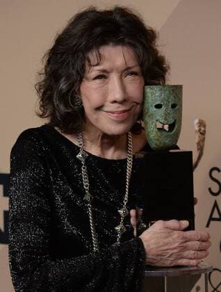 Actress Lily Tomlin appears backstage with her award for Lifetime Achievement during the the 23rd annual SAG Awards held at the Shrine Auditorium in Los Angeles on January 29, 2017. The Screen Actors Guild Awards will be broadcast live on TNT and TBS.  LAP20170129299 JIMxRUYMEN
