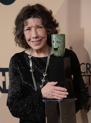 Actress Lily Tomlin appears backstage with her award for Lifetime Achievement during the the 23rd annual SAG Awards held at the Shrine Auditorium in Los Angeles on January 29, 2017. The Screen Actors Guild Awards will be broadcast live on TNT and TBS.  LAP20170129300 JIMxRUYMEN