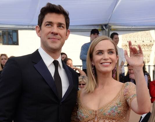Actors John Krasinski (L) and Emily Blunt arrive for the 23rd annual SAG Awards held at the Shrine Auditorium in Los Angeles on January 29, 2017. The Screen Actors Guild Awards will be broadcast live on TNT and TBS.  LAP20170129304 JIMxRUYMEN