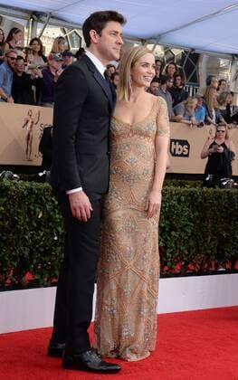 Actors John Krasinski (L) and Emily Blunt arrive for the 23rd annual SAG Awards held at the Shrine Auditorium in Los Angeles on January 29, 2017. The Screen Actors Guild Awards will be broadcast live on TNT and TBS.  LAP20170129306 JIMxRUYMEN