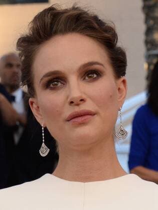 Actress Natalie Portman arrives for the the 23rd annual SAG Awards held at the Shrine Auditorium in Los Angeles on January 29, 2017. The Screen Actors Guild Awards will be broadcast live on TNT and TBS.  LAP20170129309 JIMxRUYMEN