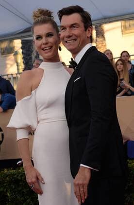 Actors Rebecca Romijn (L) and Jerry O Connell arrive for the the 23rd annual SAG Awards held at the Shrine Auditorium in Los Angeles on January 29, 2017. The Screen Actors Guild Awards will be broadcast live on TNT and TBS.  LAP20170129326 JIMxRUYMEN