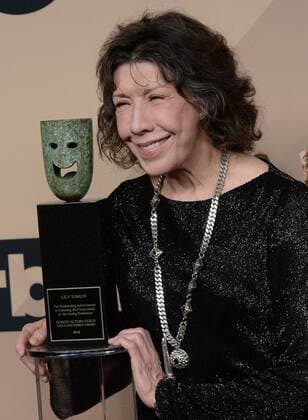 Actress Lily Tomlin appears backstage with her award for Lifetime Achievement during the the 23rd annual SAG Awards held at the Shrine Auditorium in Los Angeles on January 29, 2017. The Screen Actors Guild Awards will be broadcast live on TNT and TBS.  LAP20170129293 JIMxRUYMEN