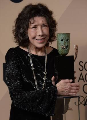 Actress Lily Tomlin appears backstage with her award for Lifetime Achievement during the the 23rd annual SAG Awards held at the Shrine Auditorium in Los Angeles on January 29, 2017. The Screen Actors Guild Awards will be broadcast live on TNT and TBS.  LAP20170129298 JIMxRUYMEN