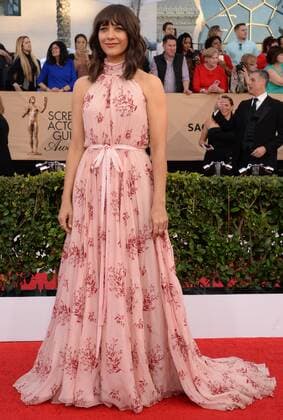 Actress Rashida Jones arrives for the the 23rd annual SAG Awards held at the Shrine Auditorium in Los Angeles on January 29, 2017. The Screen Actors Guild Awards will be broadcast live on TNT and TBS.  LAP20170129317 JIMxRUYMEN