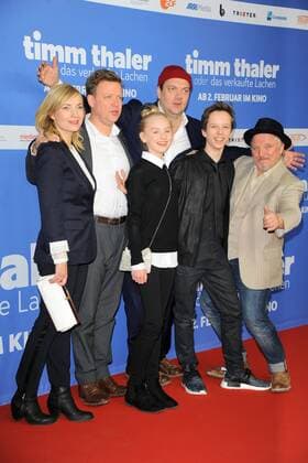 Nadja Uhl, Justus von Donanyi, Jule Hermann, Charly Huebner, Arved Friese, Axel Prahl Ankunft, roter Teppich zur Kinderfilm Premiere Timm Thaler im Zoo Palast in Berlin, am 29.01.2016