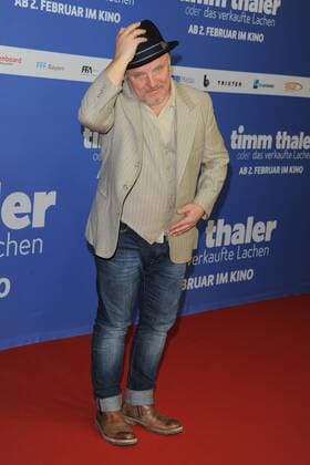 Axel Prahl Ankunft, roter Teppich zur Kinderfilm Premiere Timm Thaler im Zoo Palast in Berlin, am 29.01.2016
