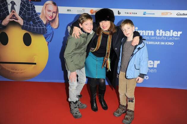 Inka Friedrich und Kindern Ankunft, roter Teppich zur Kinderfilm Premiere Timm Thaler im Zoo Palast in Berlin, am 29.01.2016