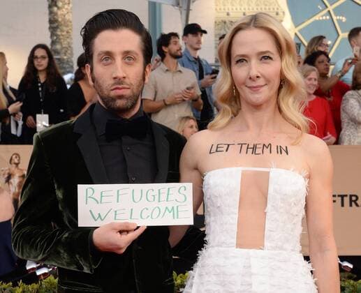 Entertainment Bilder der Woche Themen der Woche Bilder des Tages Actors Simon Helberg (L) and Jocelyn Towne arrive for the the 23rd annual SAG Awards held at the Shrine Auditorium in Los Angeles on January 29, 2017. The Screen Actors Guild Awards will be broadcast live on TNT and TBS.  LAP20170129587 JIMxRUYMEN