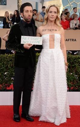 Actors Simon Helberg (L) and Jocelyn Towne arrive for the the 23rd annual SAG Awards held at the Shrine Auditorium in Los Angeles on January 29, 2017. The Screen Actors Guild Awards will be broadcast live on TNT and TBS.  LAP20170129588 JIMxRUYMEN