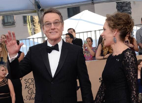 Actor Bryan Cranston (L) and Robin Dearden arrive for the the 23rd annual SAG Awards held at the Shrine Auditorium in Los Angeles on January 29, 2017. The Screen Actors Guild Awards will be broadcast live on TNT and TBS.  LAP20170129591 JIMxRUYMEN