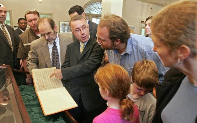 Oct. 13, 2005 - U.S. - KRT STAND ALONE WORLD NEWS PHOTO SLUGGED: BEETHOVEN KRT PHOTOGRAPH BY MICHAEL S. WIRTZ PHILADELPHIA INQUIRER (October 13) ST. DAVIDS, PA -- Dr. Stephen Roe, Head of Sotheby s Manuscript department, shows Ludwig van Beethoven s Grosse Fuge in B flat major in his version for piano four-hands, OP. 134, during the public exhibition at Palmer Theological Seminary of Eastern University in St. Davids, Pennsylvania, on October 13, 2005. The manuscript, of one of Beethoven s most revolutionary works, is valued at about $2 million, will be autioned by Sotheby s on December 1, 2005. (cdm) 2005 - ZUMAm67_ 20051013_baf_m67_023 Copyright: xMichaelxS.xWirtzx