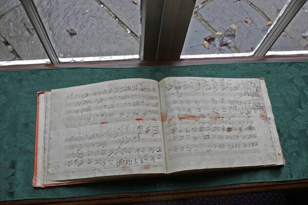Oct. 13, 2005 - U.S. - KRT STAND ALONE WORLD NEWS PHOTO SLUGGED: BEETHOVEN KRT PHOTOGRAPH BY MICHAEL S. WIRTZ PHILADELPHIA INQUIRER (October 13) ST. DAVIDS, PA -- The manuscript of Ludwig van Beethoven s Grosse Fuge in B flat major in his version for piano four-hands, OP. 134, on view at Palmer Theological Seminary of Eastern University in St. Davids, Pennsylvania, on October 13, 2005. The manuscript is valued at about $2 million, and will be autioned by Sotheby s on December 1, 2005. (cdm) 2005 - ZUMAm67_ 20051013_baf_m67_026 Copyright: xMichaelxS.xWirtzx