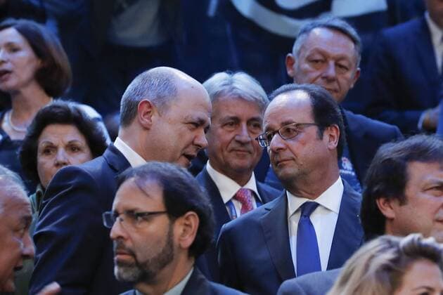 Francois Hollande besucht Endspiel der Handball-WM in Paris Bruno Le Roux ( Ministre de l Interieur ) Francois Hollande ( President Republique ) HANDBALL : France vs Norvege - Finale Championnat du Monde - 29 01 2017 GwendolineLeGoff Panoramic 