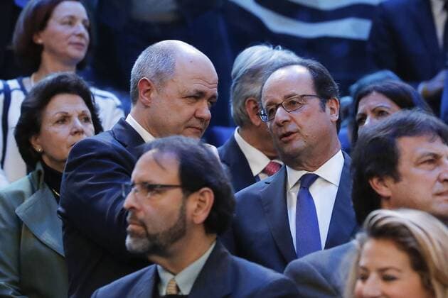 Francois Hollande besucht Endspiel der Handball-WM in Paris Bruno Le Roux ( Ministre de l Interieur ) Francois Hollande ( President Republique ) HANDBALL : France vs Norvege - Finale Championnat du Monde - 29 01 2017 GwendolineLeGoff Panoramic 