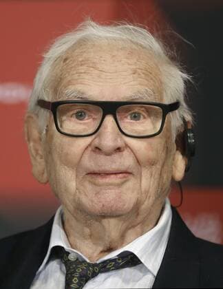Bilder des Tages Italian designer Pierre Cardin reacts during a press conference held to resent his theatre production Dorian Gray. Beauty knows no Mercy in Barcelona, northeastern Spain, 30 July 2017. The musical will be premiered this evening at the Great Hall of the National Theatre of Catalonia (TNC) on the occassion of the inauguration of 080 Barcelona Fashion event. Pierre Cardin presents Dorian Gray. Beauty knows no Mercy in Barcelona !ACHTUNG: NUR REDAKTIONELLE NUTZUNG!  GRA256 20170130-636213857808735589