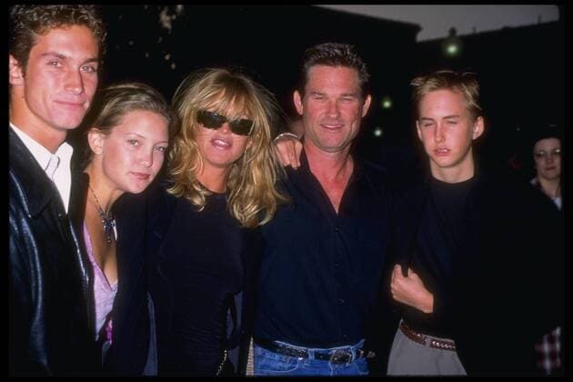 April 24, 1997; Hollywood, CA, USA; From left: OLIVER HUDSON, KATE HUDSON, GOLDIE HAWN, KURT RUSSELL and WYATT RUSSELL attend the premiere of Breakdown held at Paramount Studios. Mandatory - ZUMAm96_ 20051227_ddd_h84_415 Copyright: xKathyxHutchinsx