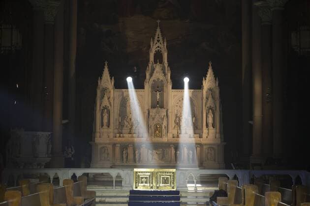 New York Mens Fashion Week Fall 2017 Atmosphere during runway for Joseph Abboud collection during New York Mens Fashion Week Fall 2017 in Saint Stephens Church  LevxRadin