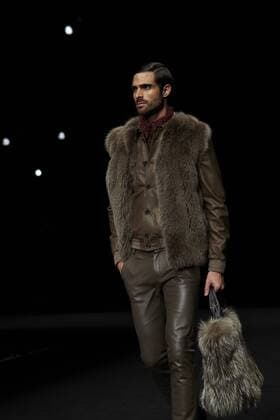 A model takes to the catwalk wearing a creation by Vm La Siberia brand during the 080 Barcelona Fashion Week held in Barcelona, northeastern Spain on 01 February 2017. The 080 Barcelona Fashion Week runs from 30 January to 03 February 2017. 080 BARCELONA FASHION WEEK !ACHTUNG: NUR REDAKTIONELLE NUTZUNG!  RGS01 20170201-636215704051567985