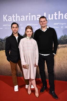 Ludwig Trepte, Karoline Schuch und Devid Striesow bei der Premiere vom ARD Event-Movie Katharina Luther am 1.02.2017 in Berlin Katharina Luther Premiere in Berlin, 2017 