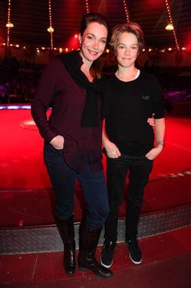 Aglaia Szyszkowitz mit Sohn 2. Winterpremiere Circus Krone Kronebau Manege Muenchen 01.02..2017