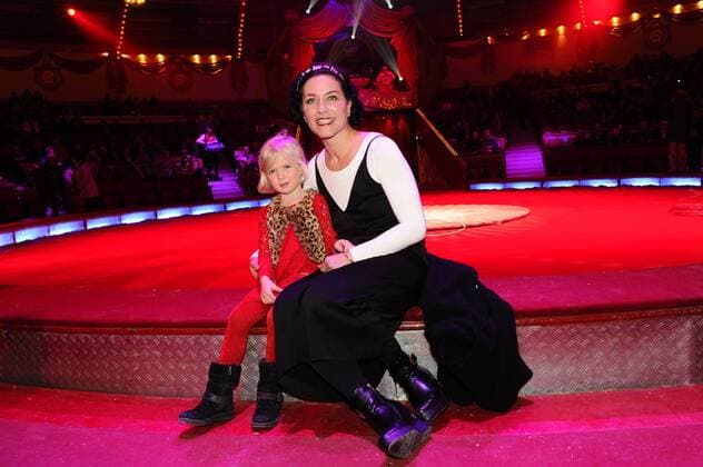 Marisa Burger mit Nichte Anna 2. Winterpremiere Circus Krone Kronebau Manege Muenchen 01.02..2017