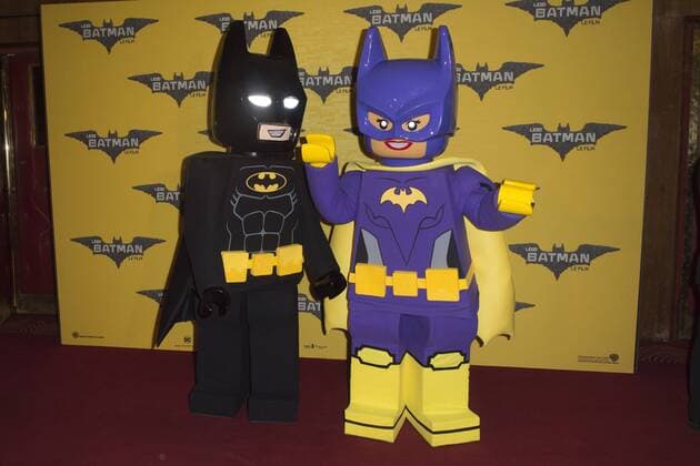Legofigur - Batman - Batgirl CELEBRITES : Vor der Filmpremiere Lego Batman Movie Premiere - Paris - 01 02 2017 JBAutissier Panoramic 