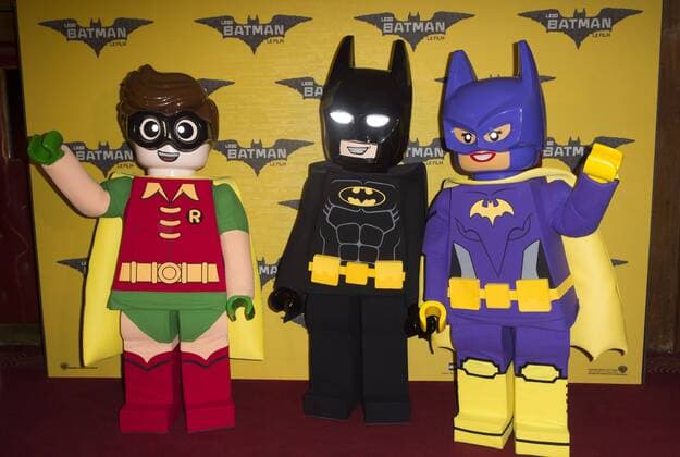 Legofigur - Batman - Robin - Batgirl CELEBRITES : Vor der Filmpremiere Lego Batman Movie Premiere - Paris - 01 02 2017 JBAutissier Panoramic 
