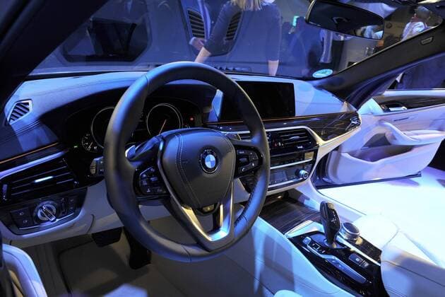 Das neue Front und Lenksytem Exclusive Premiere des neuen BMW 540i Limousine im BMW Haus am Kurfuestendamm in Berlin am 01.02.2017