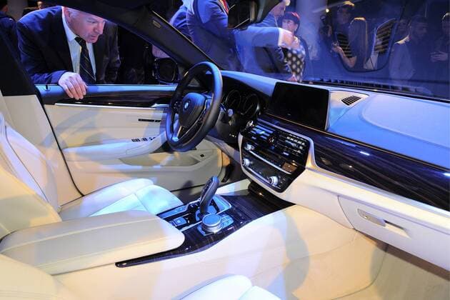 Das neue Front und Lenksytem Exclusive Premiere des neuen BMW 540i Limousine im BMW Haus am Kurfuestendamm in Berlin am 01.02.2017