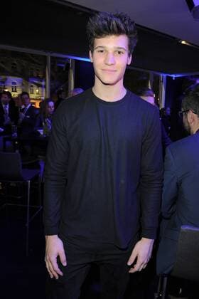 Wincent Weiss, Saenger Exclusive Premiere des neuen BMW 540i Limousine im BMW Haus am Kurfuestendamm in Berlin am 01.02.2017