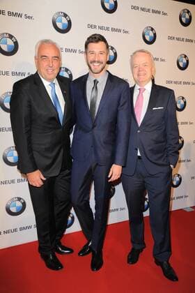 Bilder des Tages Hans-Reiner Schroeder, Jochen Schropp, Philipp von Sahr Exclusive Premiere des neuen BMW 540i Limousine im BMW Haus am Kurfuestendamm in Berlin am 01.02.2017