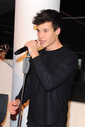 Wincent Weiss, Sanger Exclusive Premiere des neuen BMW 540i Limousine im BMW Haus am Kurfuestendamm in Berlin am 01.02.2017